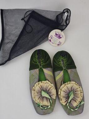 Goody Goody Bon Bon Silk Velvet Floral Slippers Size Medium 7.5 - 9